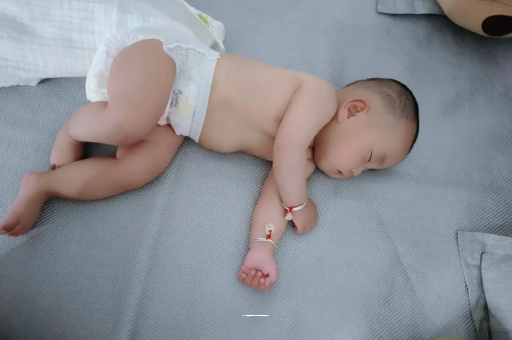 贺州六个月宝宝眼睛散光